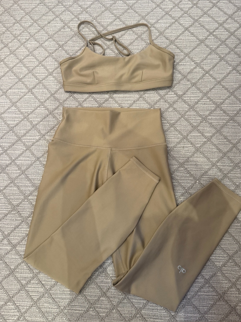 ALO AIRLIFT GRAVEL SET - AIRLIFT INTRIGUE BRA & 7/8 HIGH-WAIST AIRLIFT LEGGING